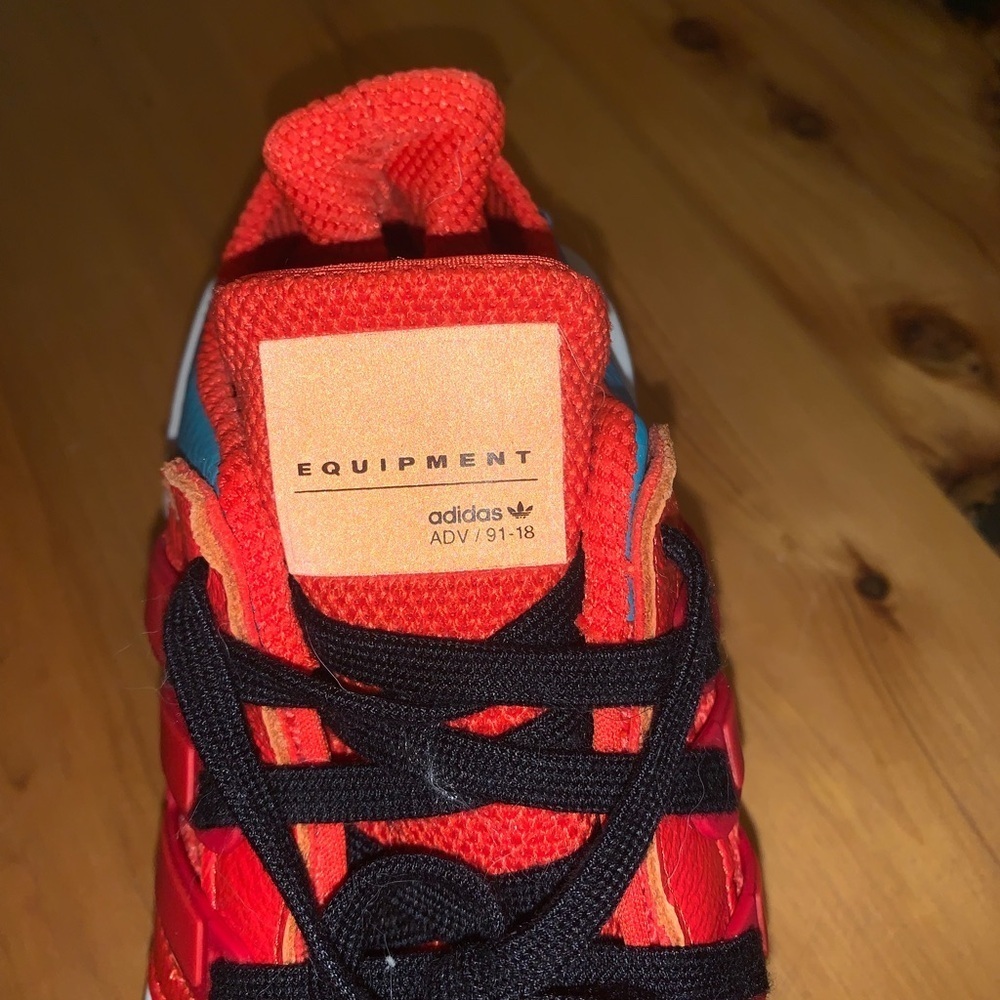 Women’s Adidas equipment tennis shoe. ADV/ 91-18 - Picture 2 of 6